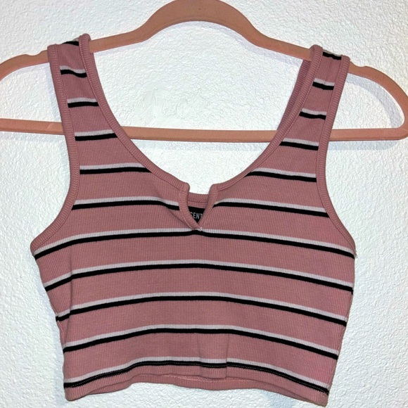 cute pink , black , and white shirt 🩷🖤🤍 - Picture 1 of 3